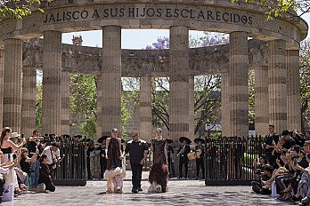 Benito Santos lleva “12 Sones” a la Rotonda de los Jaliscienses Ilustres