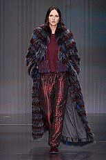 Armani podría dividir una participación del 15 % entre L'Oréal, LVMH y EssilorLuxottica