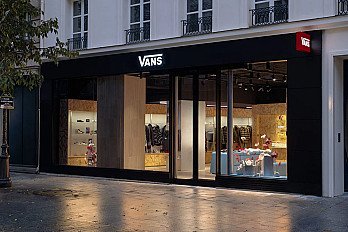 VF Corp, matriz de Vans, vuelve a elevar sus ingresos en el ejercicio 2026